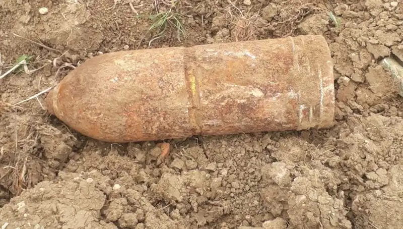 Çanakkale'de Tarihten Bir Kalıntı: Patlamamış Top Mermisi Bulundu