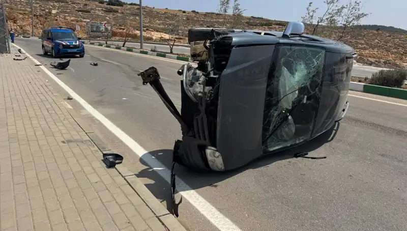 Kilis'te Ticari Araç Devrildi: Dört Kişi Yaralandı, Olayın Sebebi Ne?