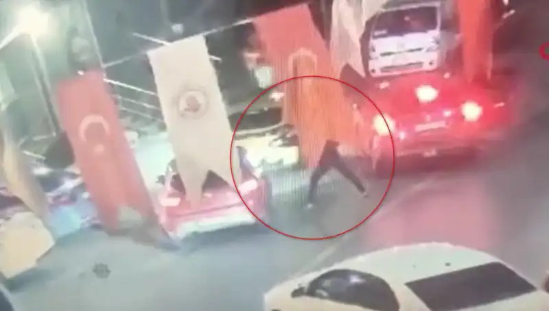 Genç Otomobilde Kurşun Yağmuruna Tutuldu: Olayın Ayrıntıları Ortaya Çıktı