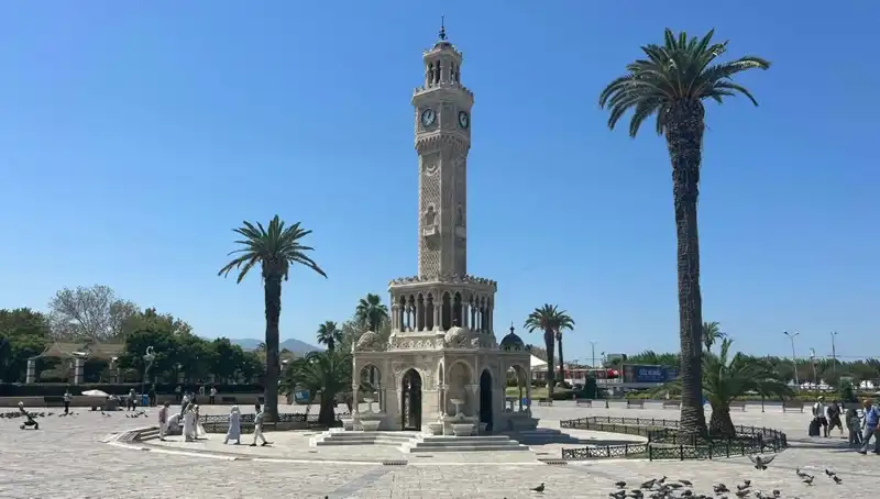 İzmir'de Sıcak Hava Dalgası Etkisi: Meydanlar Boşaldı mı?