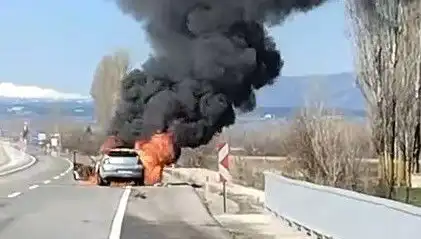 Kütahya'da Seyir Halindeki Otomobilde Şoke Edici Yangın!